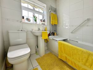 Family Bathroom- click for photo gallery